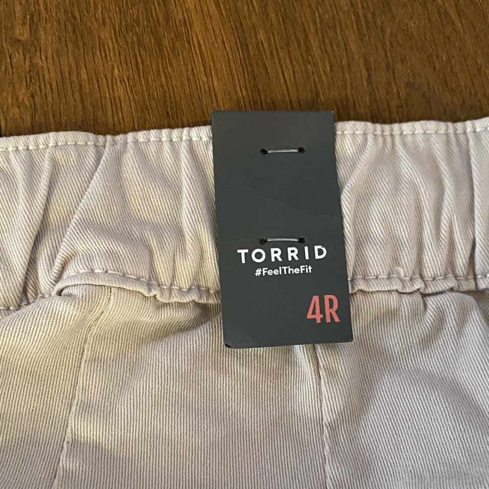 Torrid Pull-On BF Straight Cargo Pants Stone Stretch Twill Size 4 Regular NWT - Picture 7 of 7